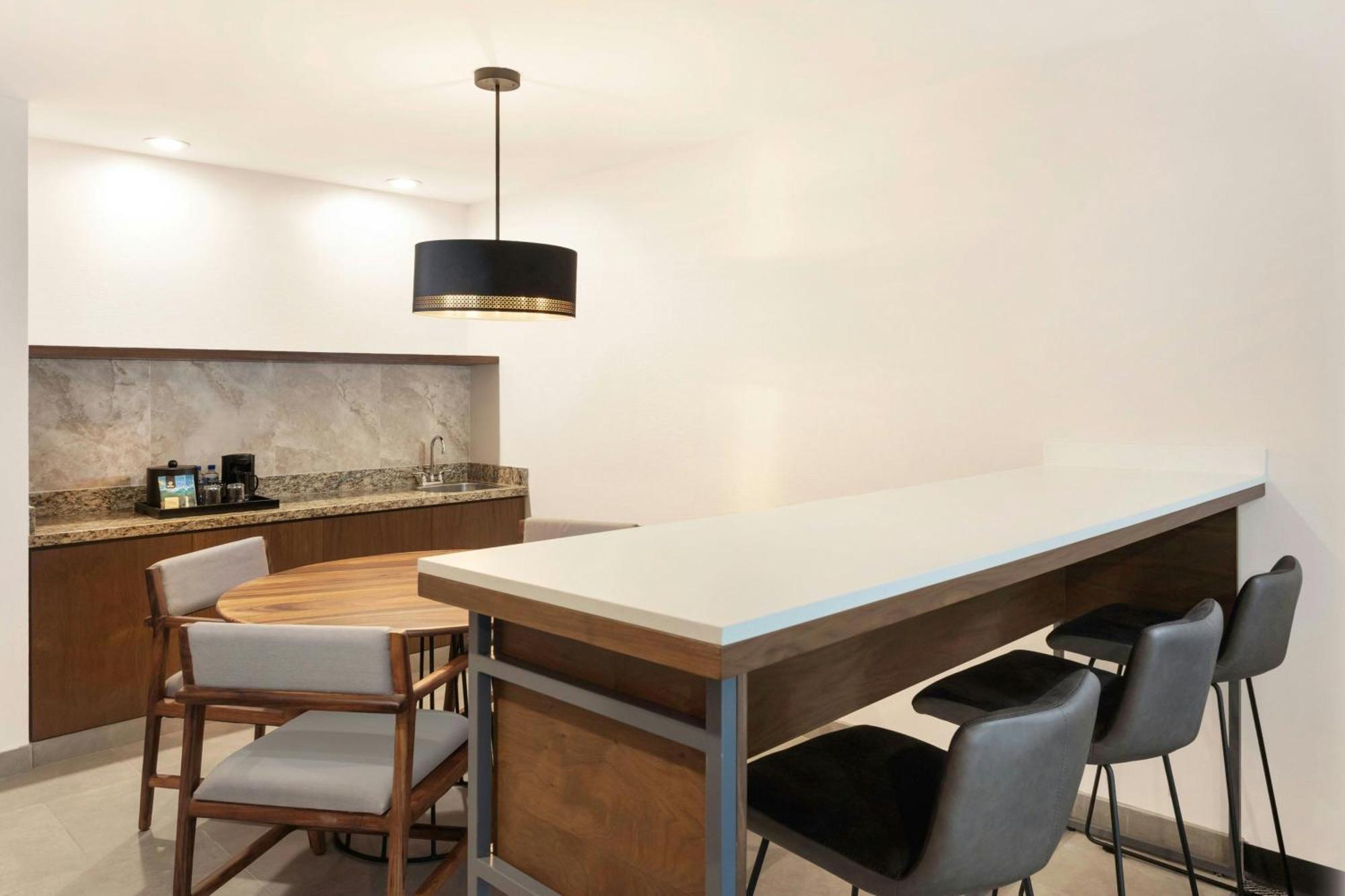 Courtyard By Marriott Mexico City Airport Екстериор снимка