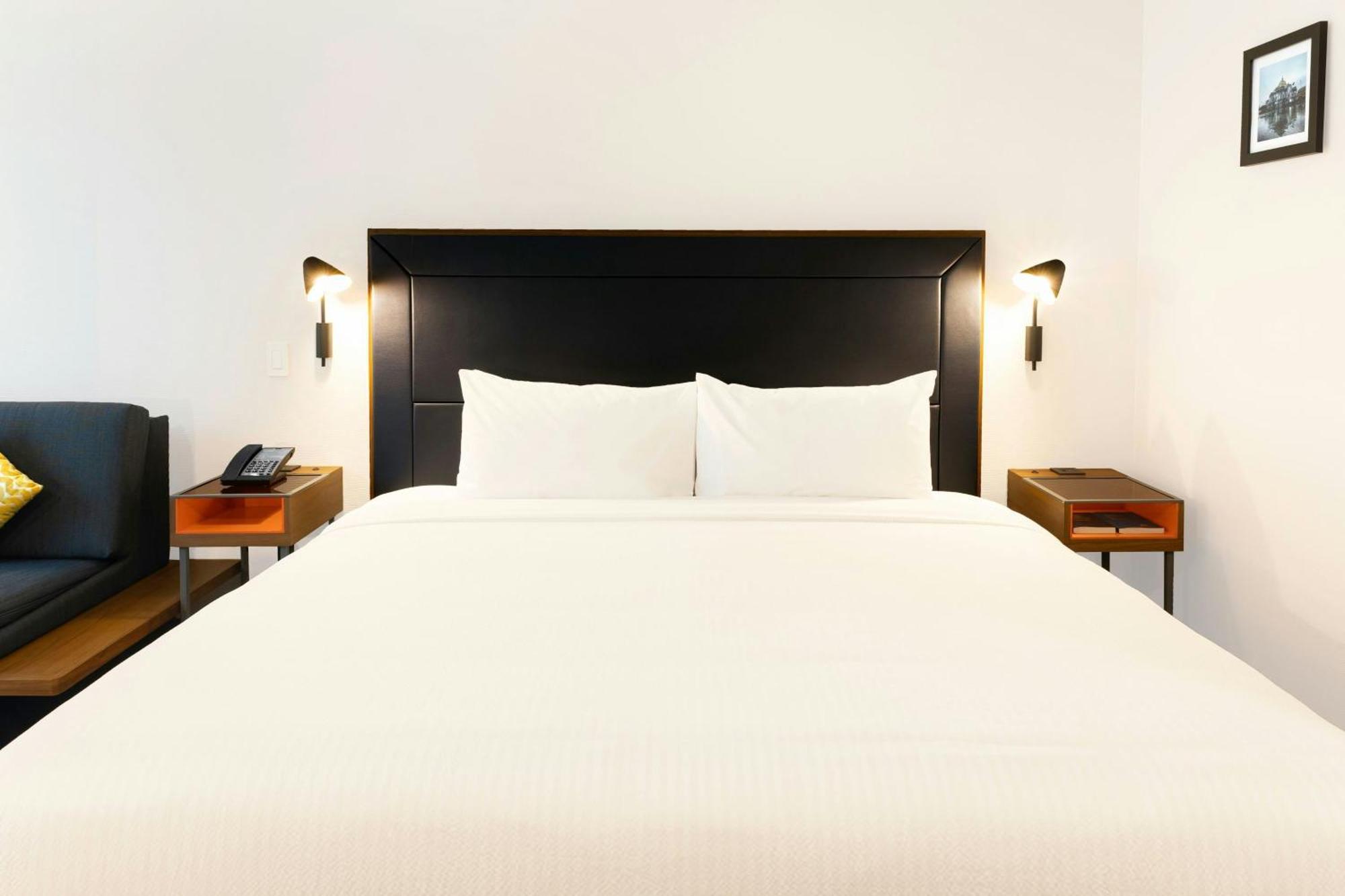 Courtyard By Marriott Mexico City Airport Екстериор снимка